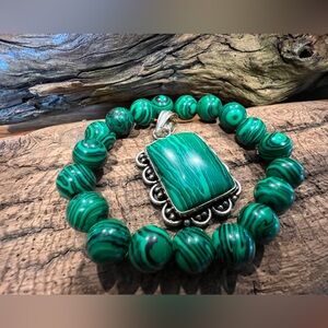 NWT Malachite Stretchy  Bracelet (reconstructed) and Silver Tone Pendant 19cms